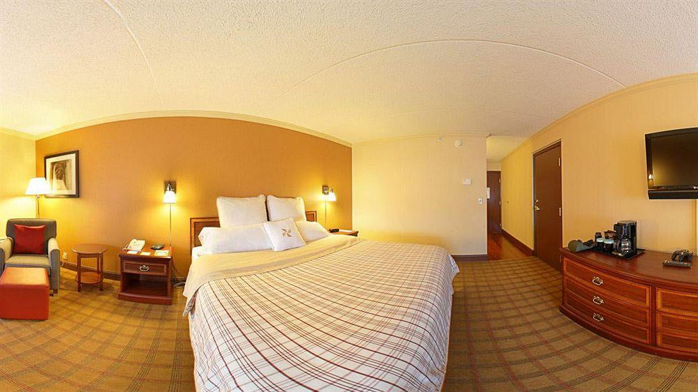 Four Points By Sheraton Йорк Экстерьер фото