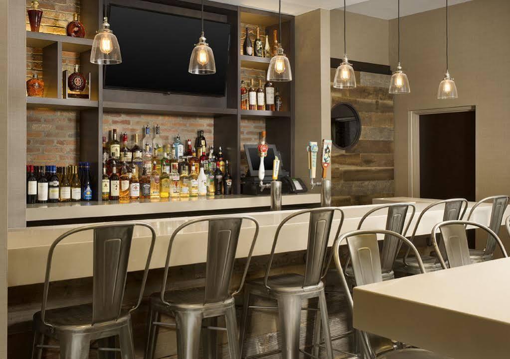 Four Points By Sheraton Йорк Экстерьер фото
