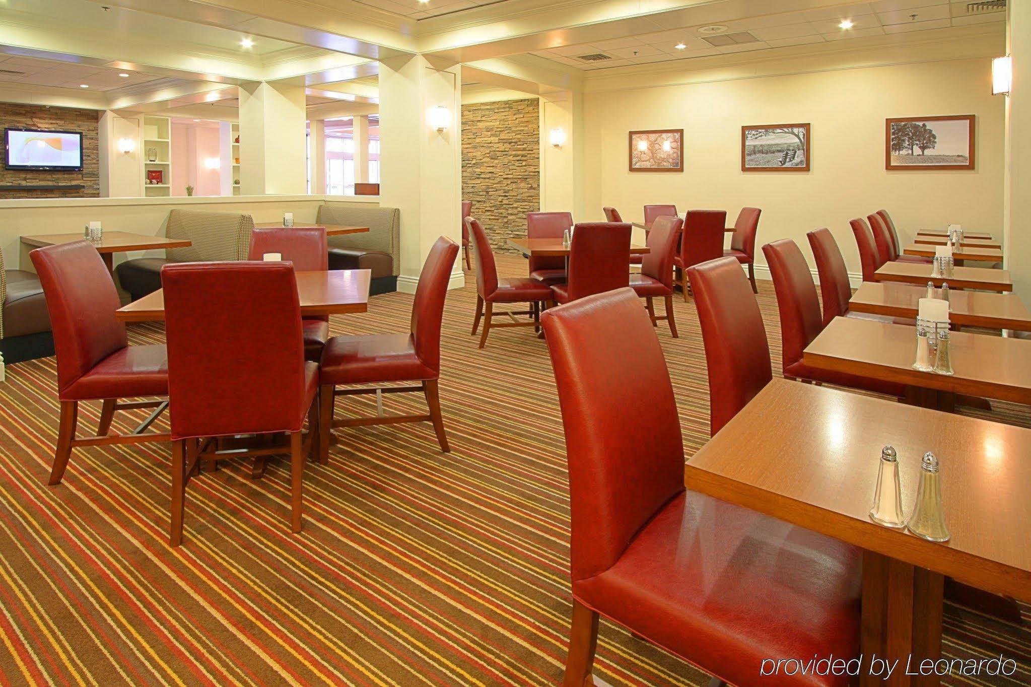Four Points By Sheraton Йорк Экстерьер фото