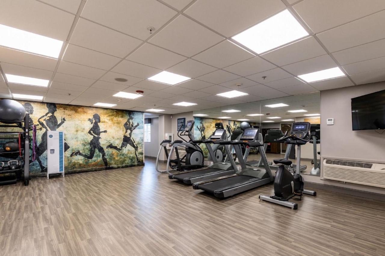 Four Points By Sheraton Йорк Экстерьер фото