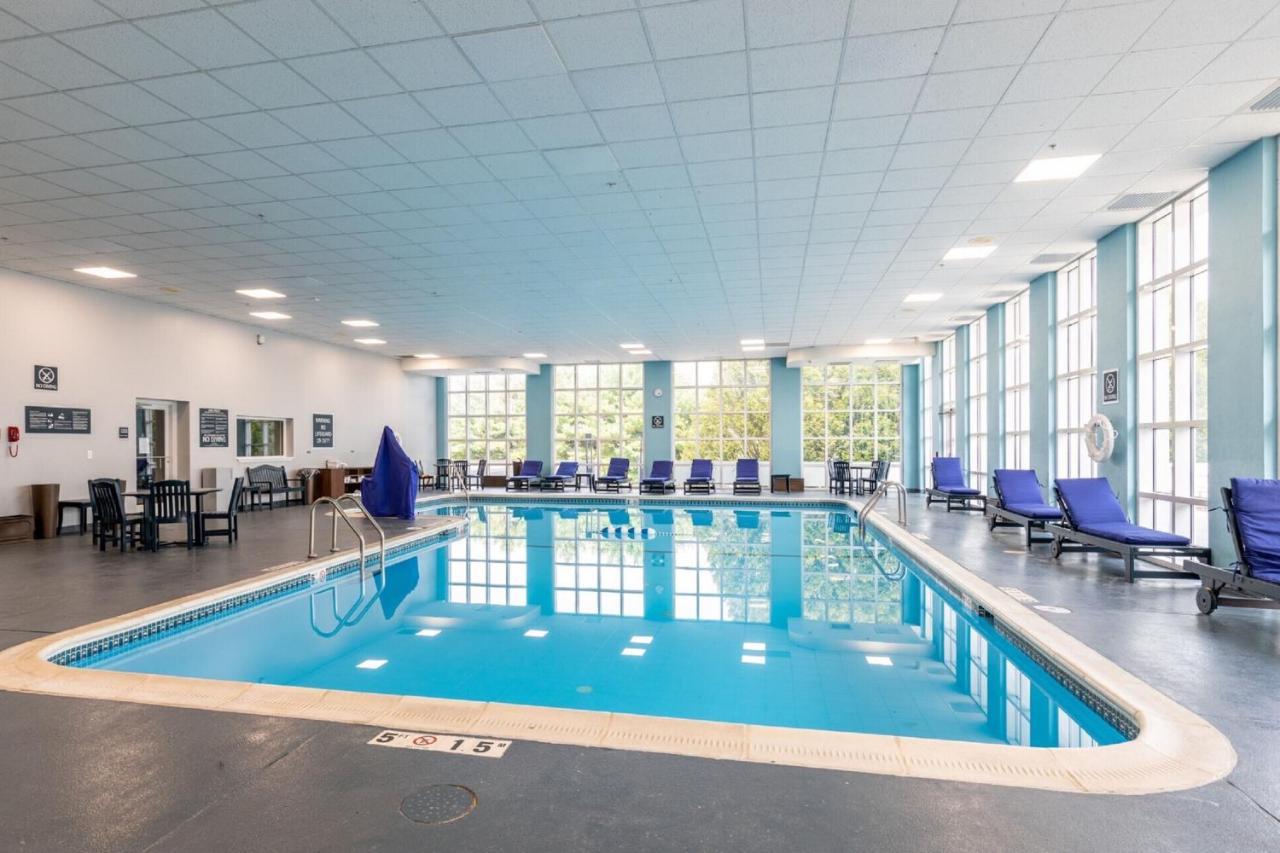 Four Points By Sheraton Йорк Экстерьер фото