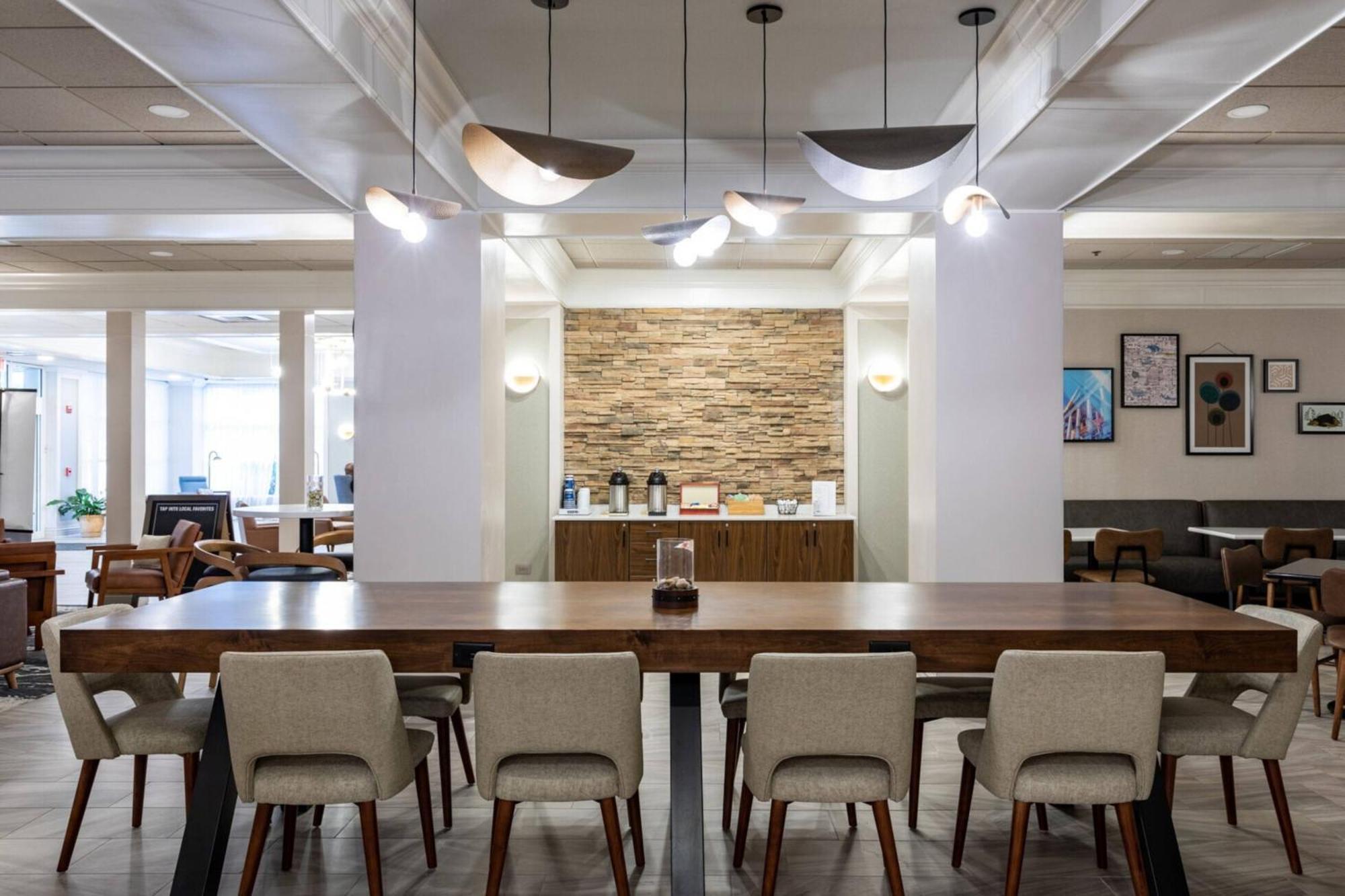 Four Points By Sheraton Йорк Экстерьер фото