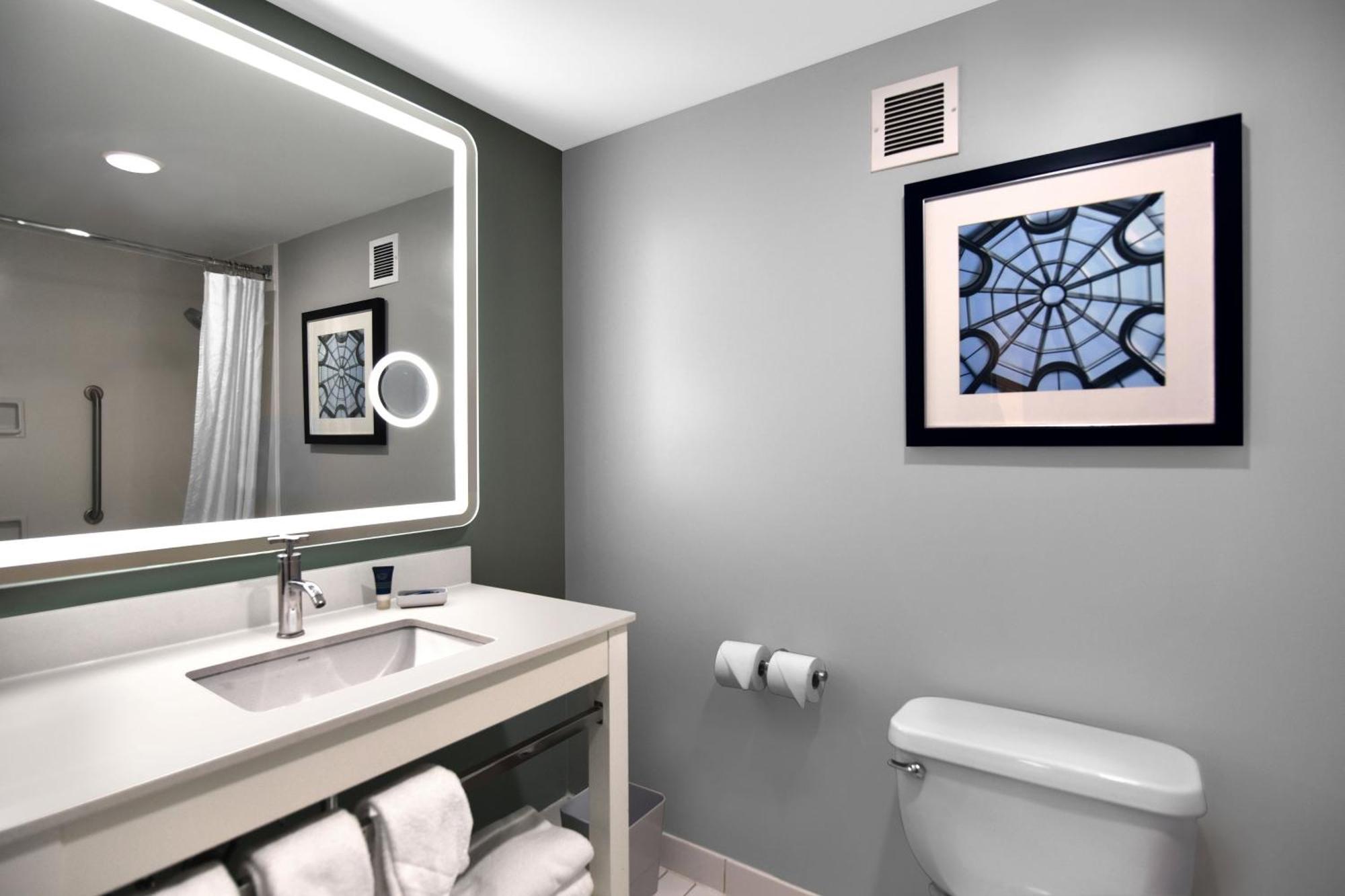 Four Points By Sheraton Йорк Экстерьер фото