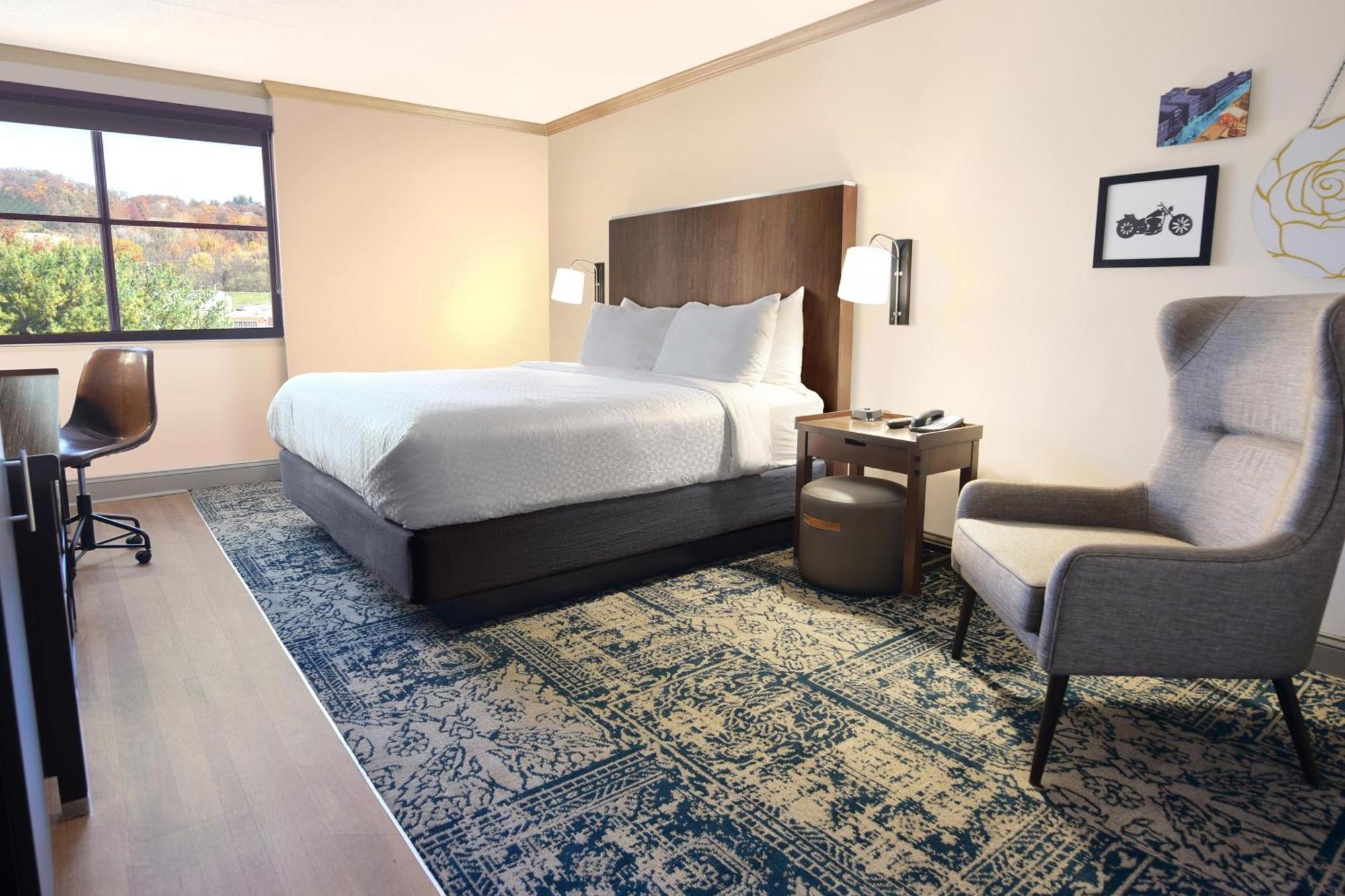Four Points By Sheraton Йорк Экстерьер фото