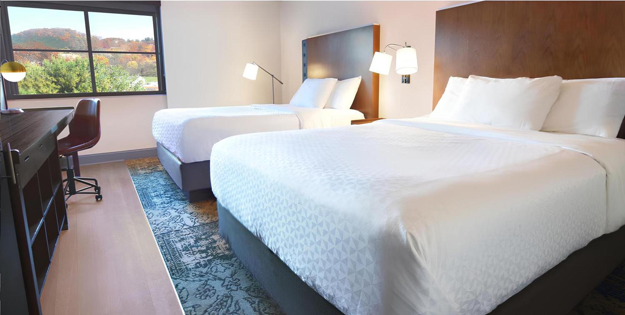 Four Points By Sheraton Йорк Экстерьер фото